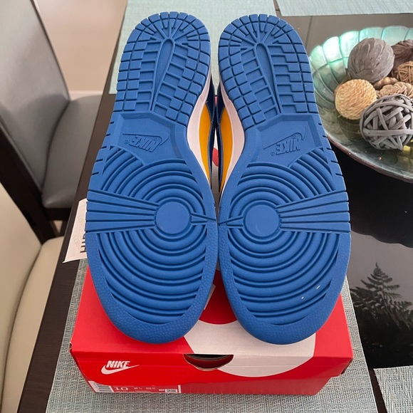 UCLA Nike Dunk - Picture 5 of 8